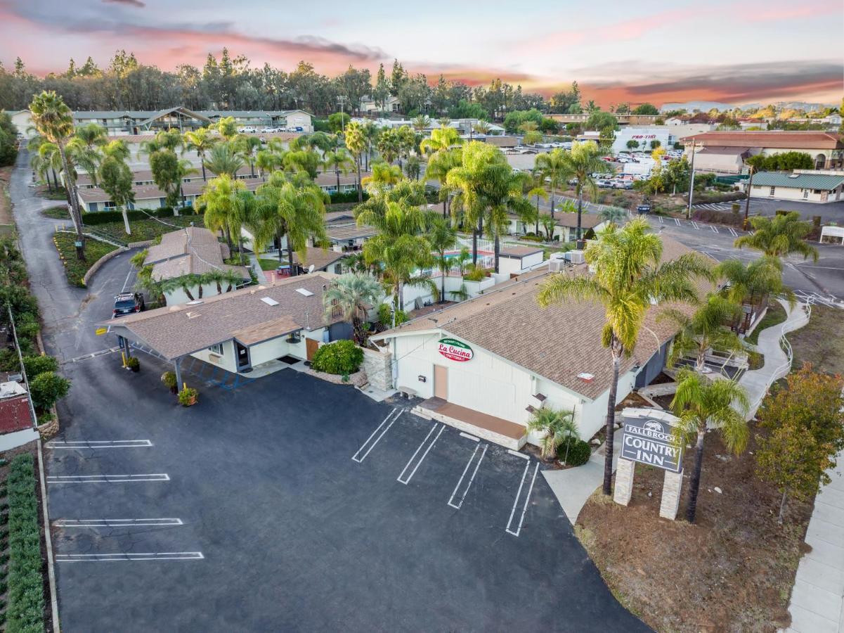 Fallbrook Country Inn Exterior photo